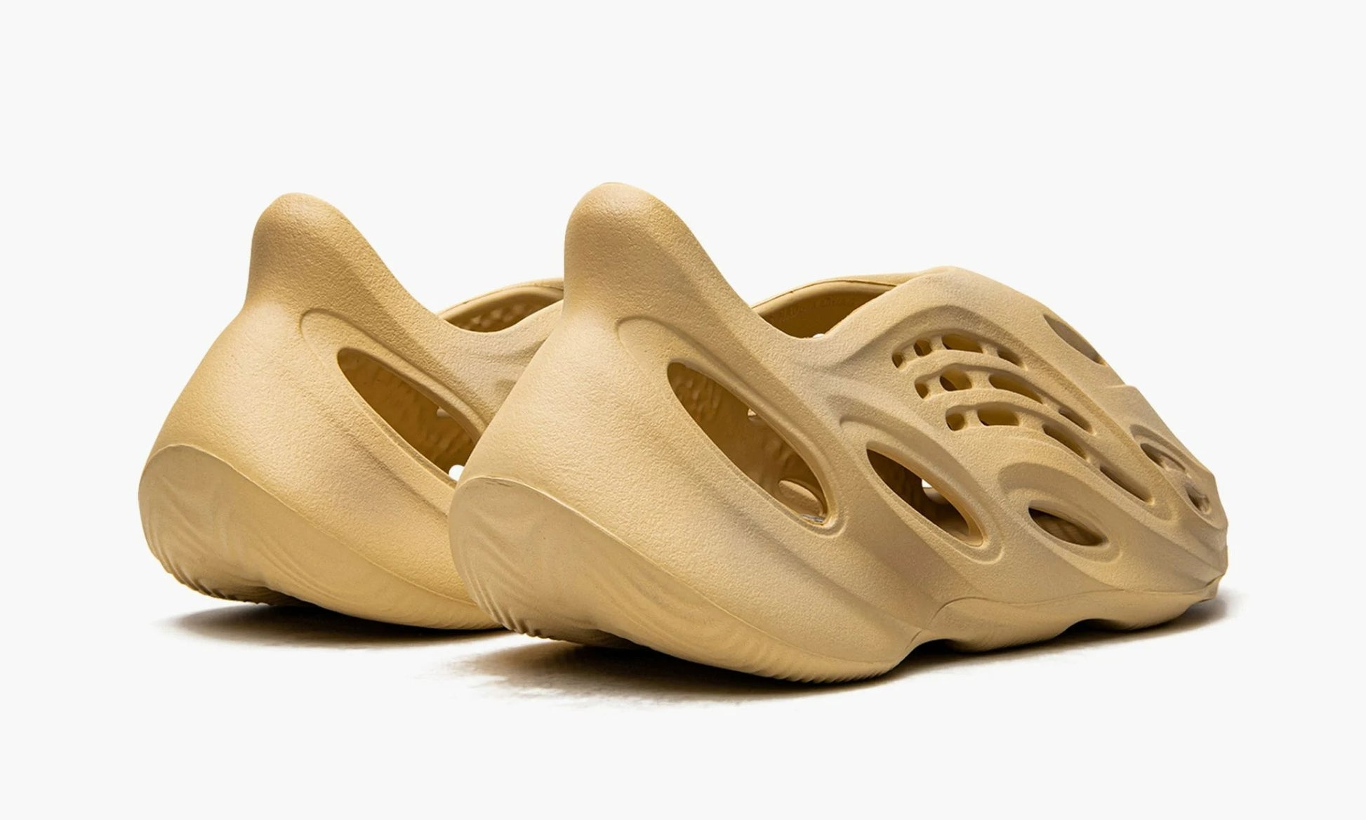 Yeezy Foam RNNR "Desert Sand" - GV6843 | Arcastore