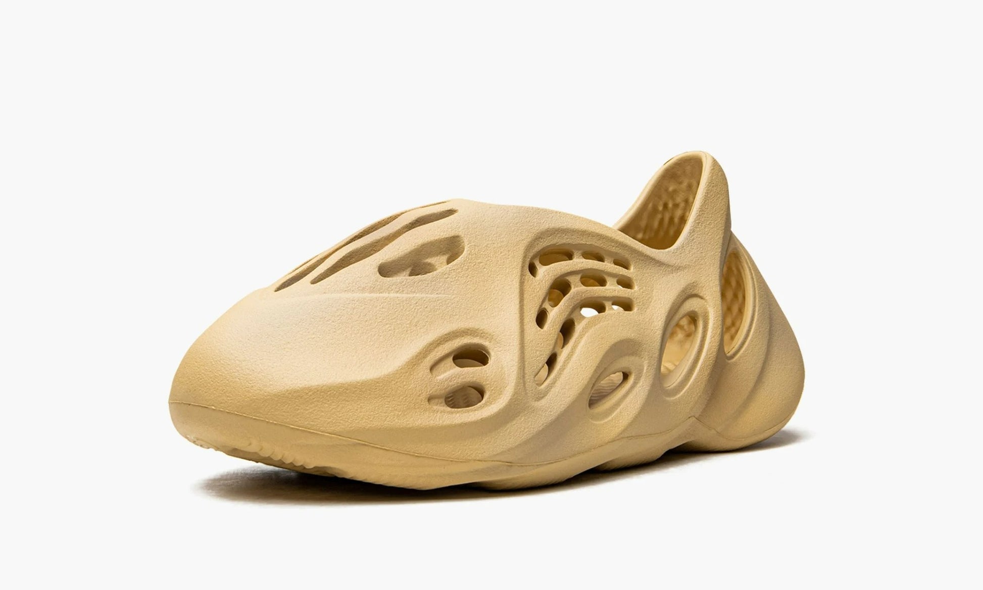 Yeezy Foam RNNR "Desert Sand" - GV6843 | Arcastore