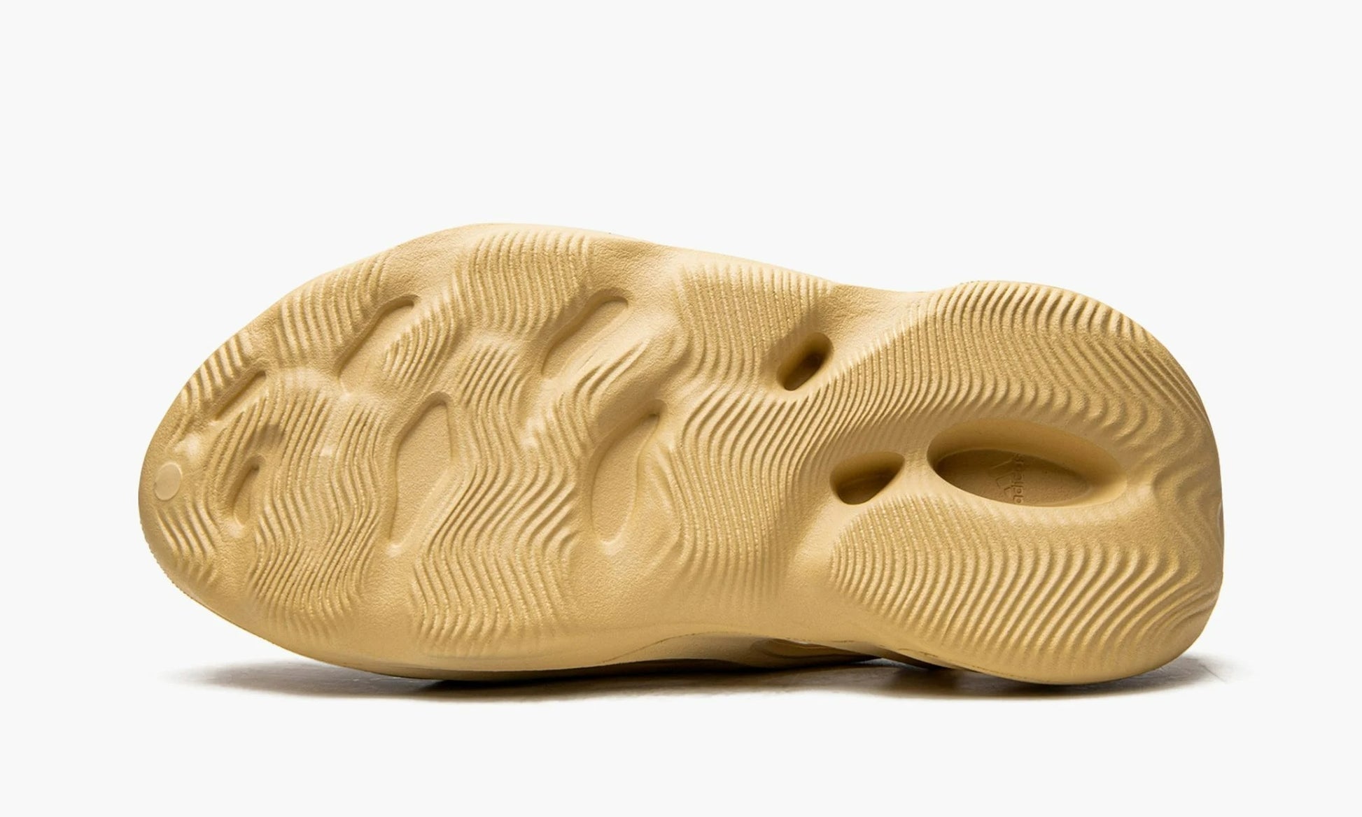 Yeezy Foam RNNR "Desert Sand" - GV6843 | Arcastore