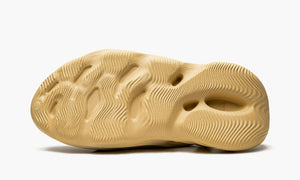 Yeezy Foam RNNR "Desert Sand" - GV6843 | Arcastore