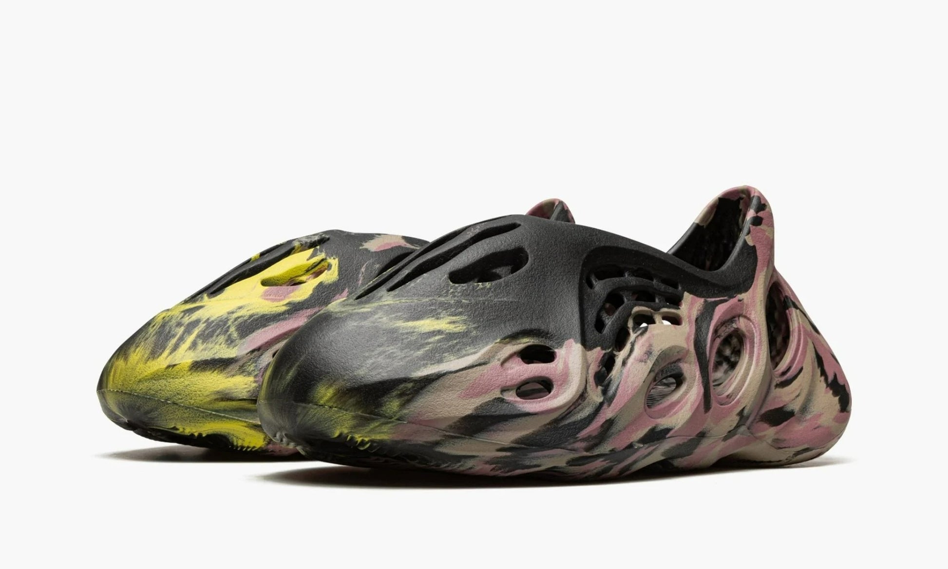 Yeezy Foam RNNR MX "Carbon" - IG9562 | Arcastore