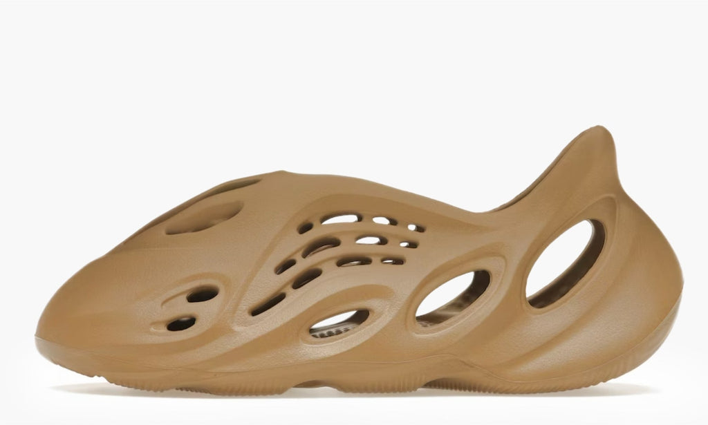 Yeezy Foam RNR "Clay Taupe" - GV6842 | Arcastore